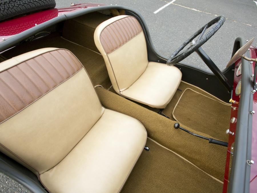 Интерьер Crosley Hot Shot Roadster 1949 года  (фото 12 из 20)